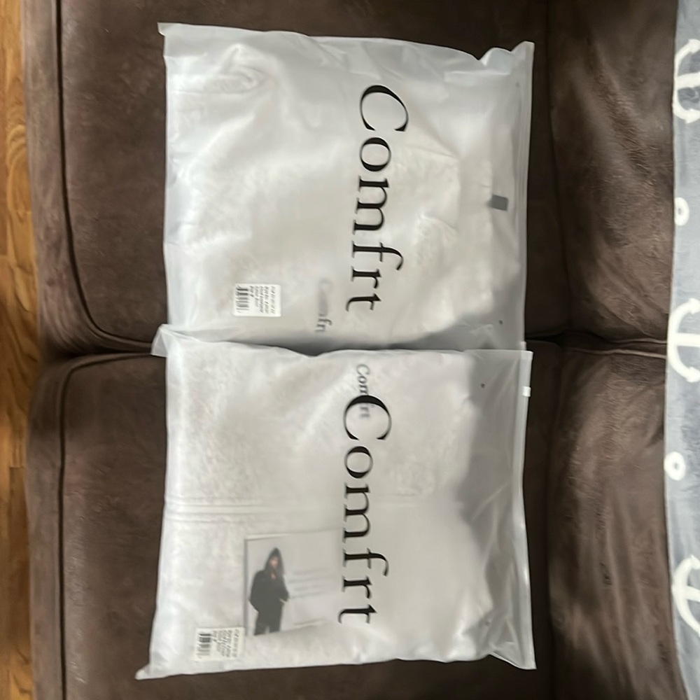 NWOT Comfort Cloud Zip sweatsuit in gray sized medium